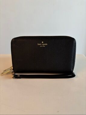 Kate Spade Black pebbled wristlet wallet with detachable strap